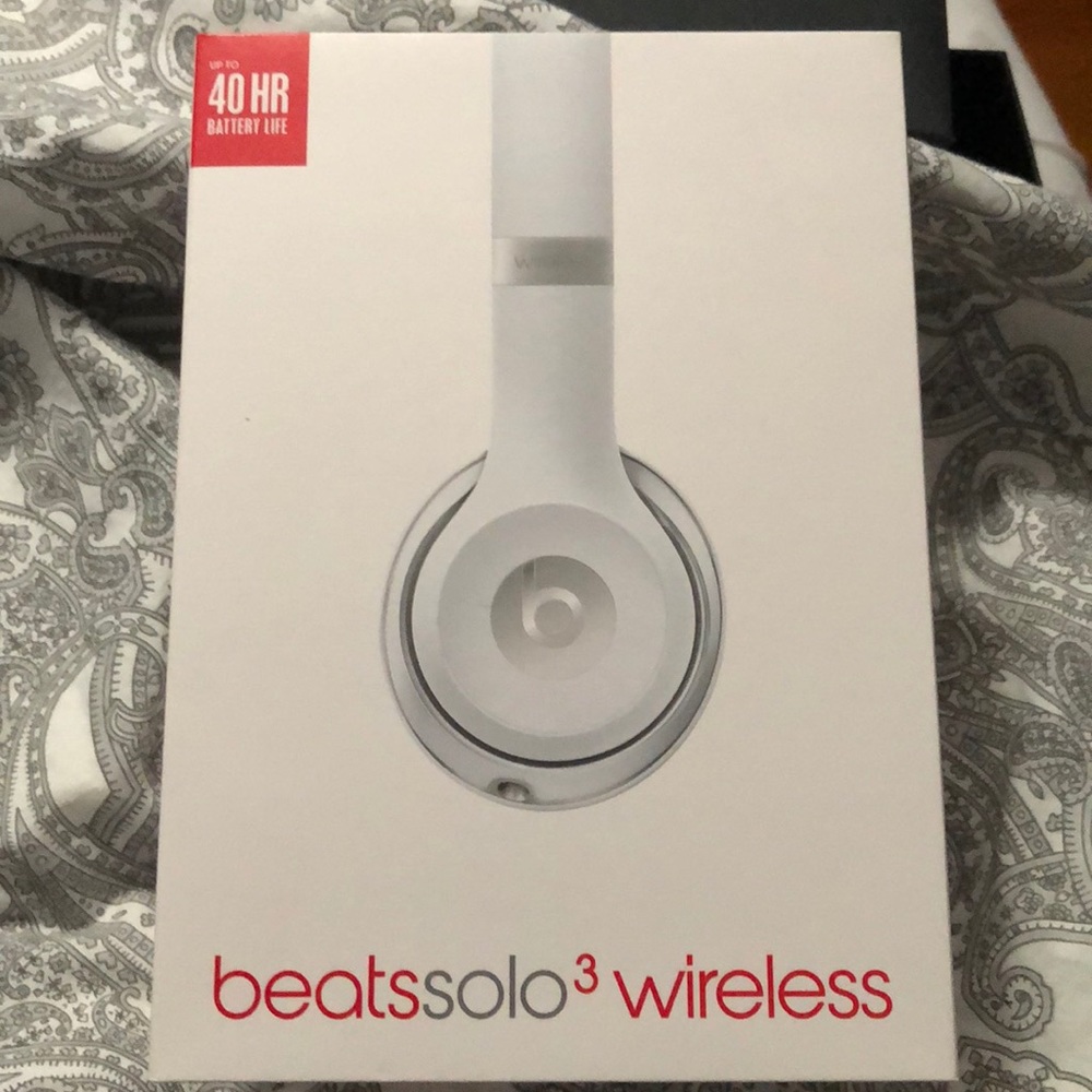 Beats solo3 wireless headphones matte silver